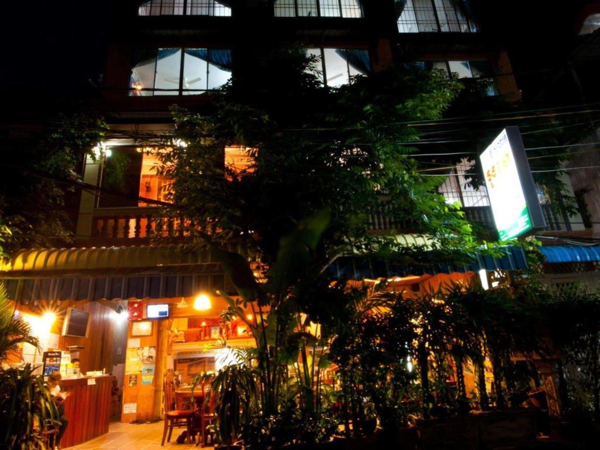 Okay Guesthouse Phnom Penh Exterior photo