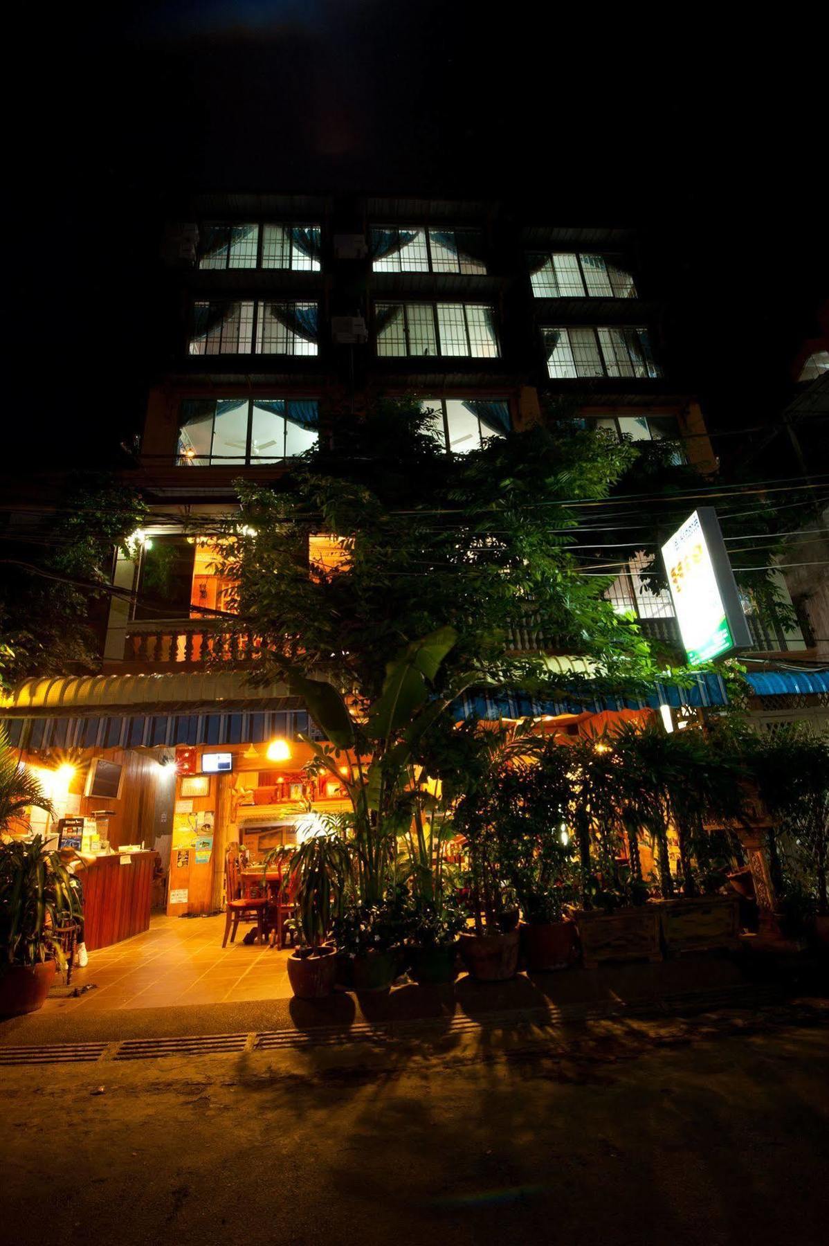 Okay Guesthouse Phnom Penh Exterior photo